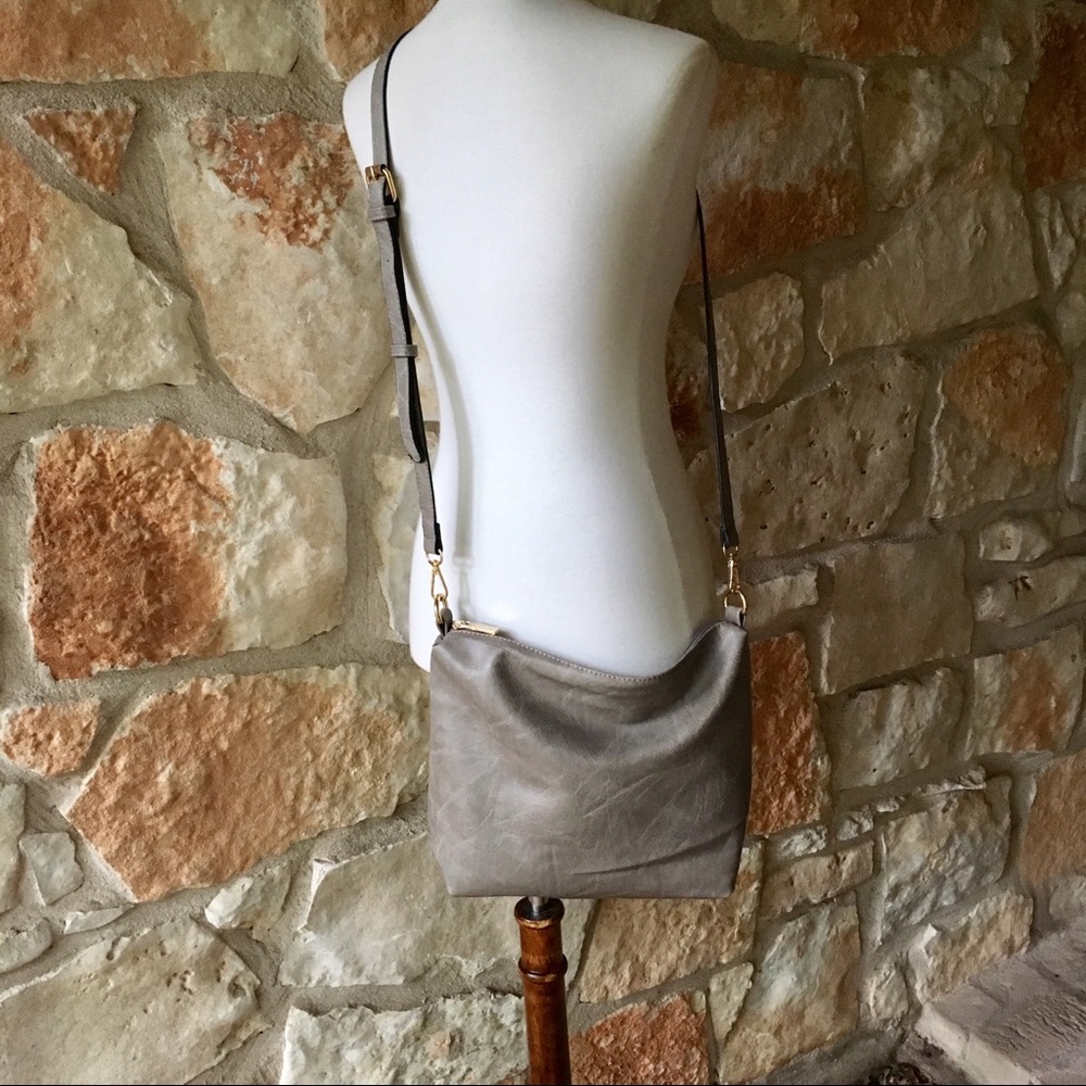 Anthropologie 2 in 1 Vegan Bucket Bag  in BLACK - Picture 4 of 9